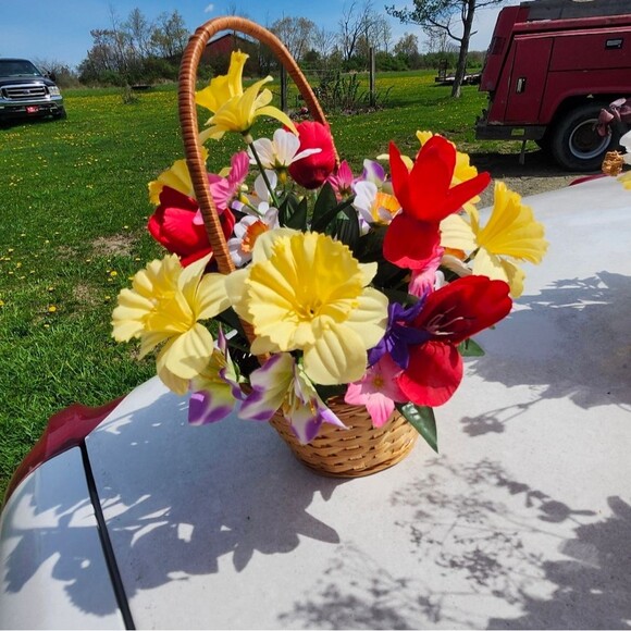 Handmade Floral Centerpiece Artificial Daffodil Tulip  Spring Table Decoration - Picture 5 of 8